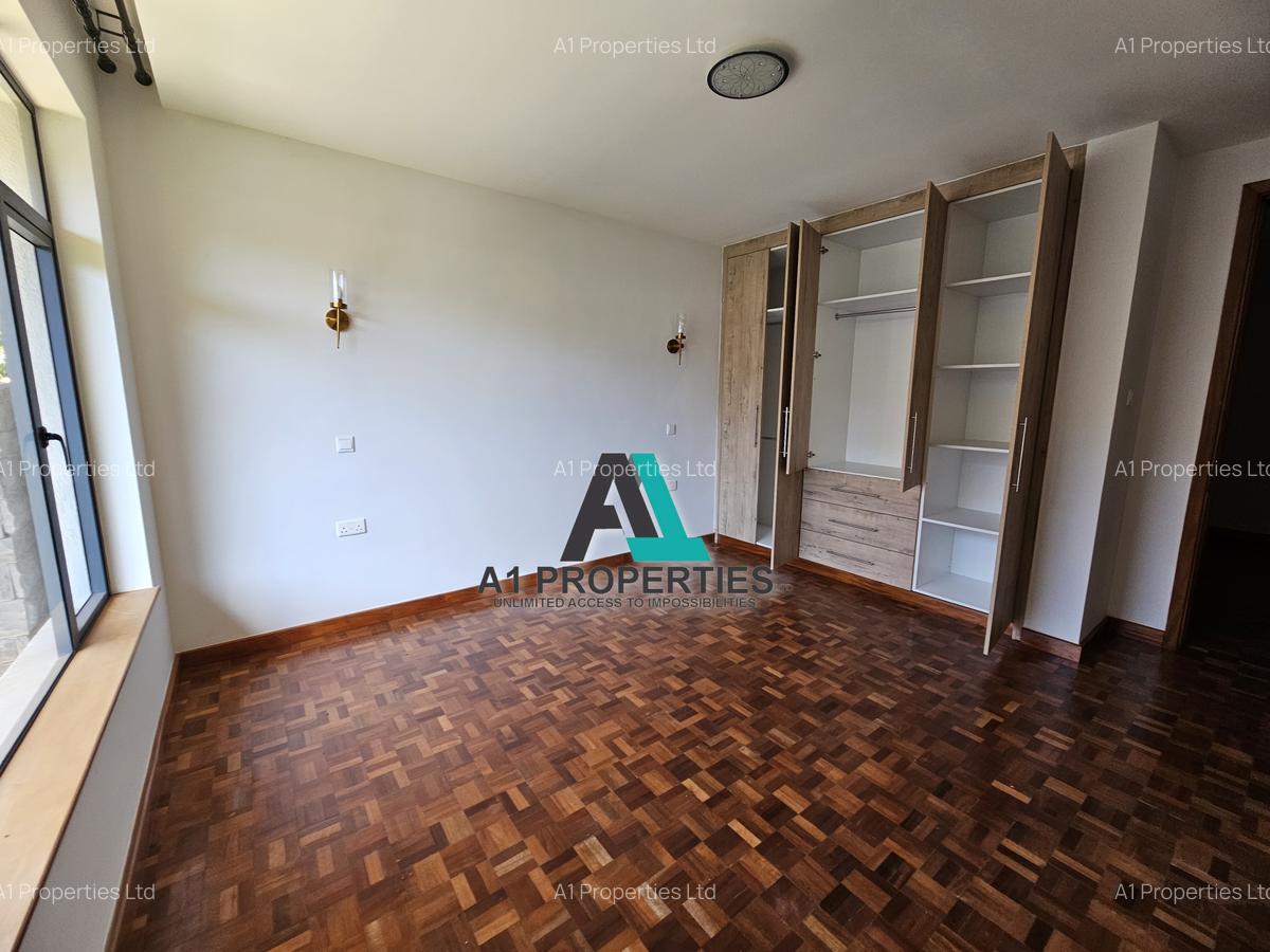 5 Bed Townhouse with En Suite in Lavington - 19