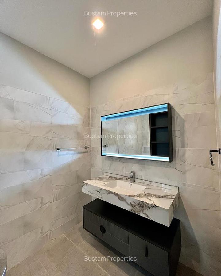 3 Bed Apartment with En Suite in Riverside - 12