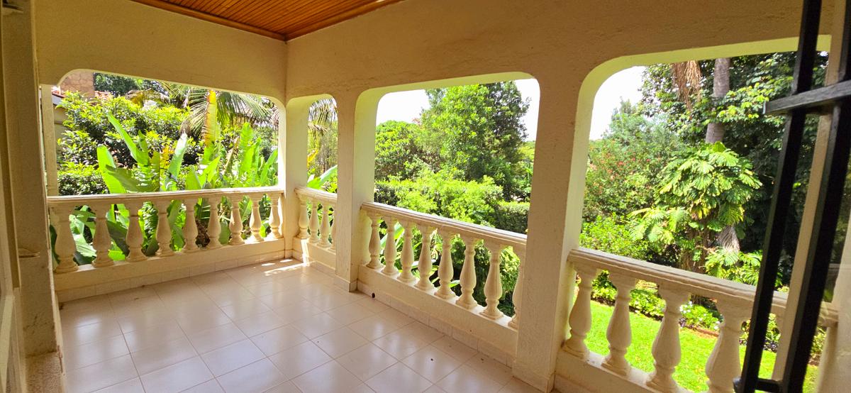 5 Bed House with En Suite at Mimosa Drive - 20