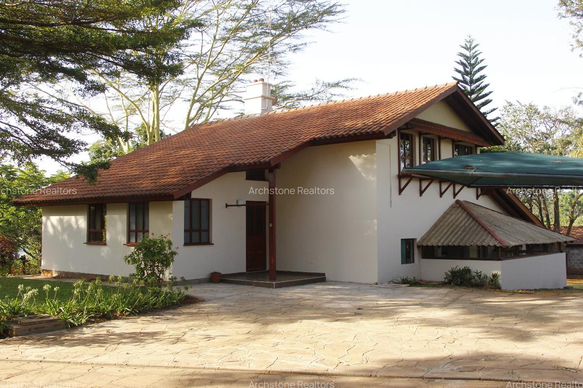 2 Bed House with Swimming Pool in Ridgeways - 1