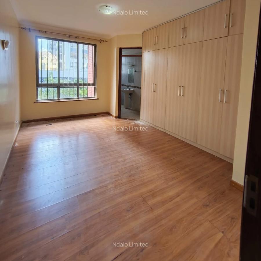 3 Bed Apartment with En Suite at Lavington - 6