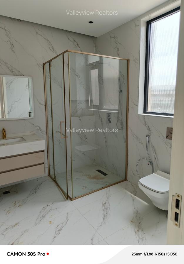 5 Bed Townhouse with En Suite at Lavington - 14