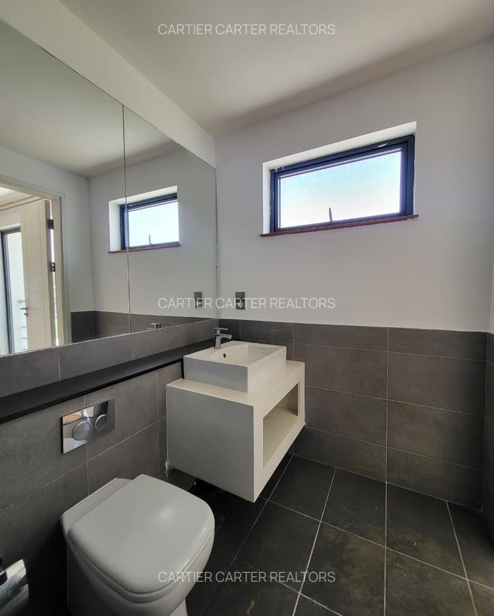 Serviced 2 Bed Apartment with En Suite in Garden Estate - 10