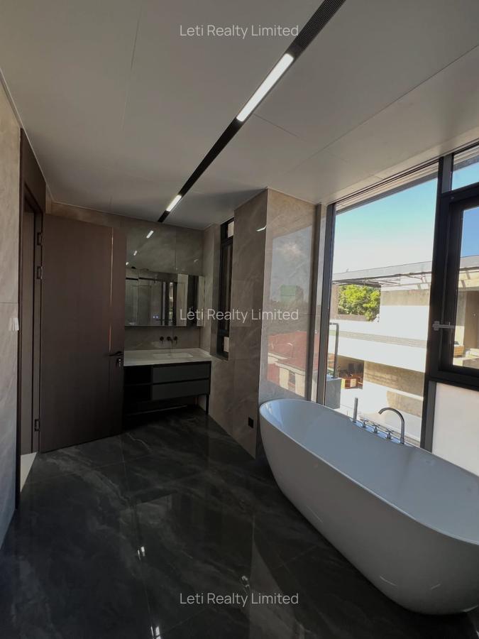 5 Bed Townhouse with En Suite in Lavington - 9