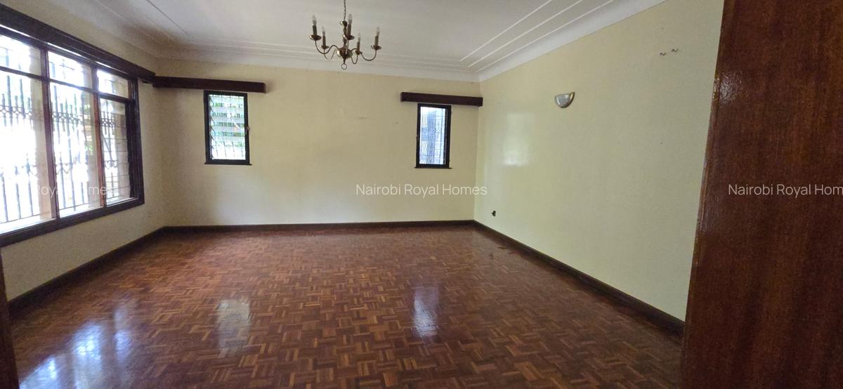 4 Bed House with En Suite at Lobelia Drive - 6