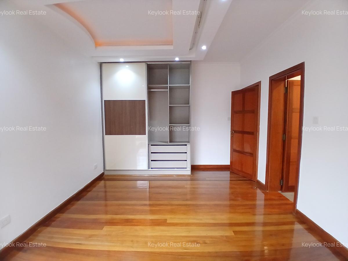 4 Bed Townhouse with En Suite at Lavington - 16