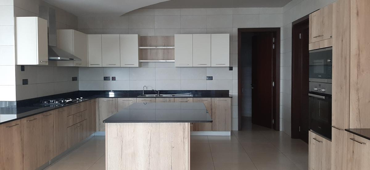 4 Bed Apartment with En Suite in Westlands Area - 9