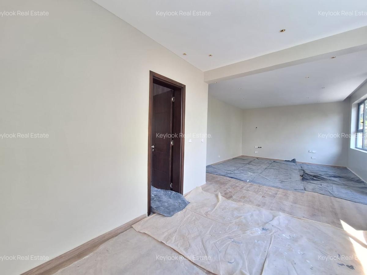 5 Bed Townhouse with En Suite at Lavington - 8