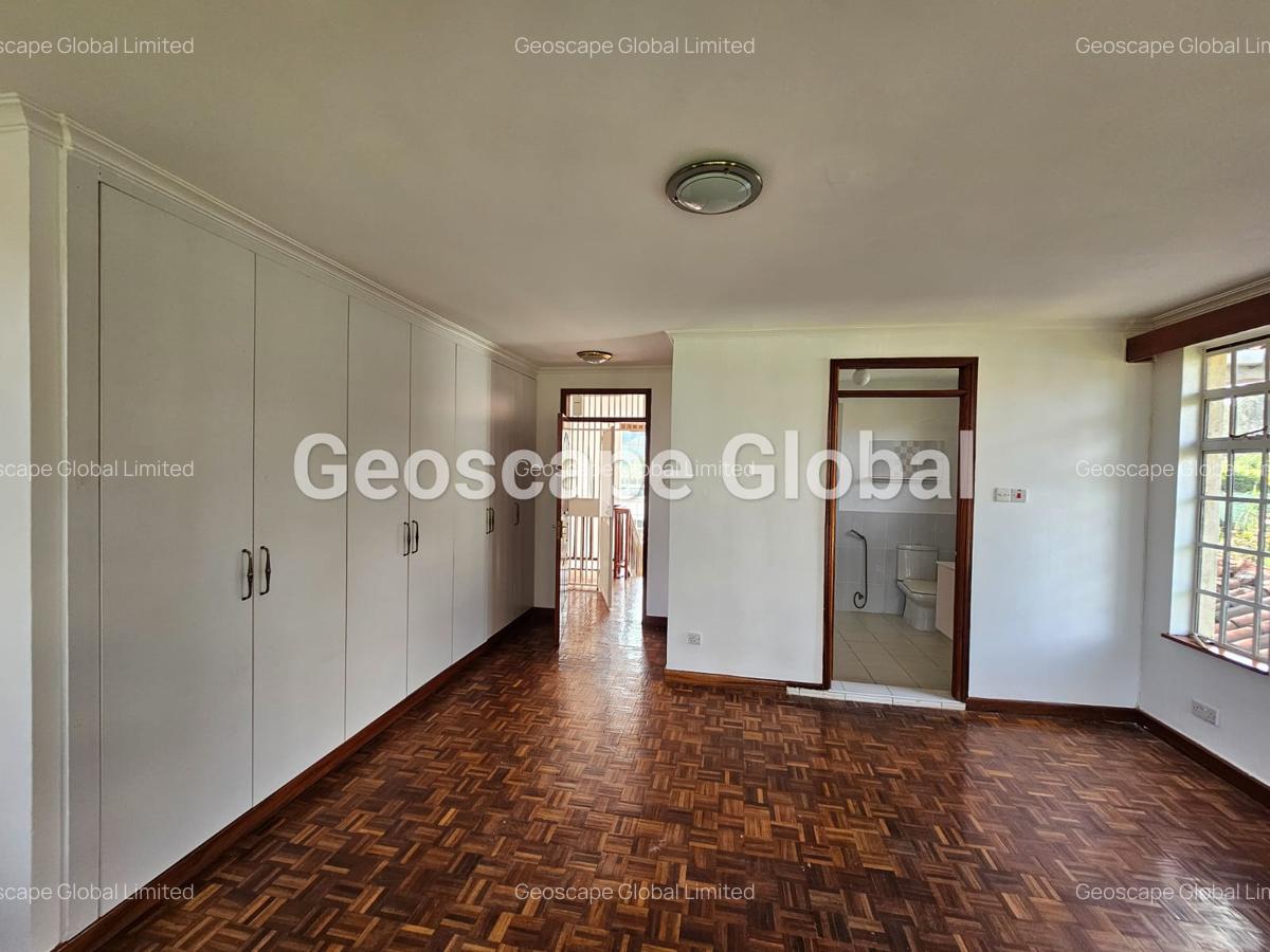 4 Bed House with En Suite in Nyari - 17