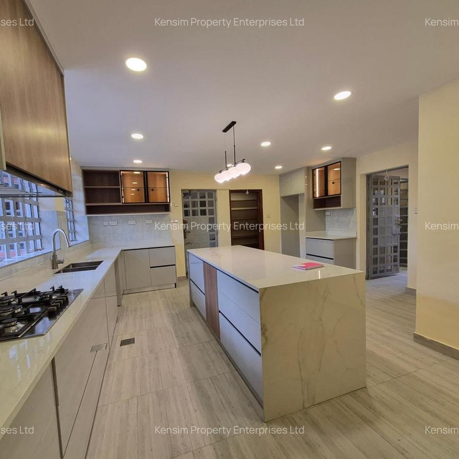 5 Bed House with En Suite in Runda - 11