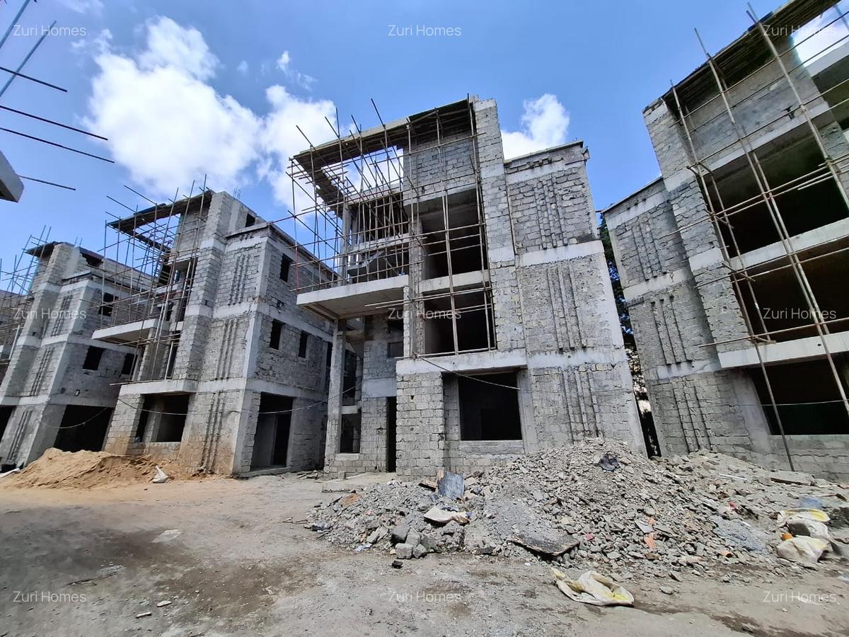 5 Bed Townhouse with En Suite in Lavington - 3