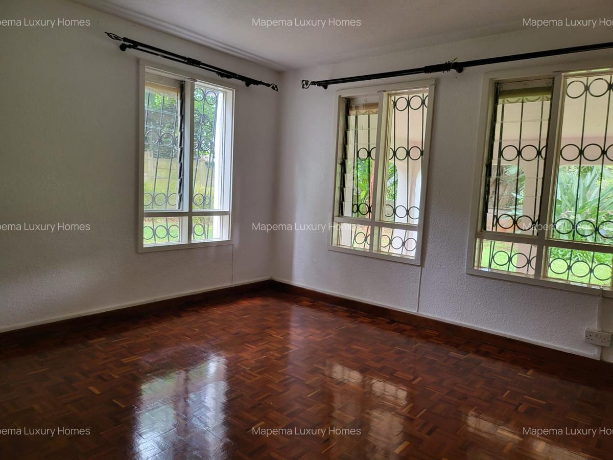 4 Bed House with En Suite at Hill View - 4