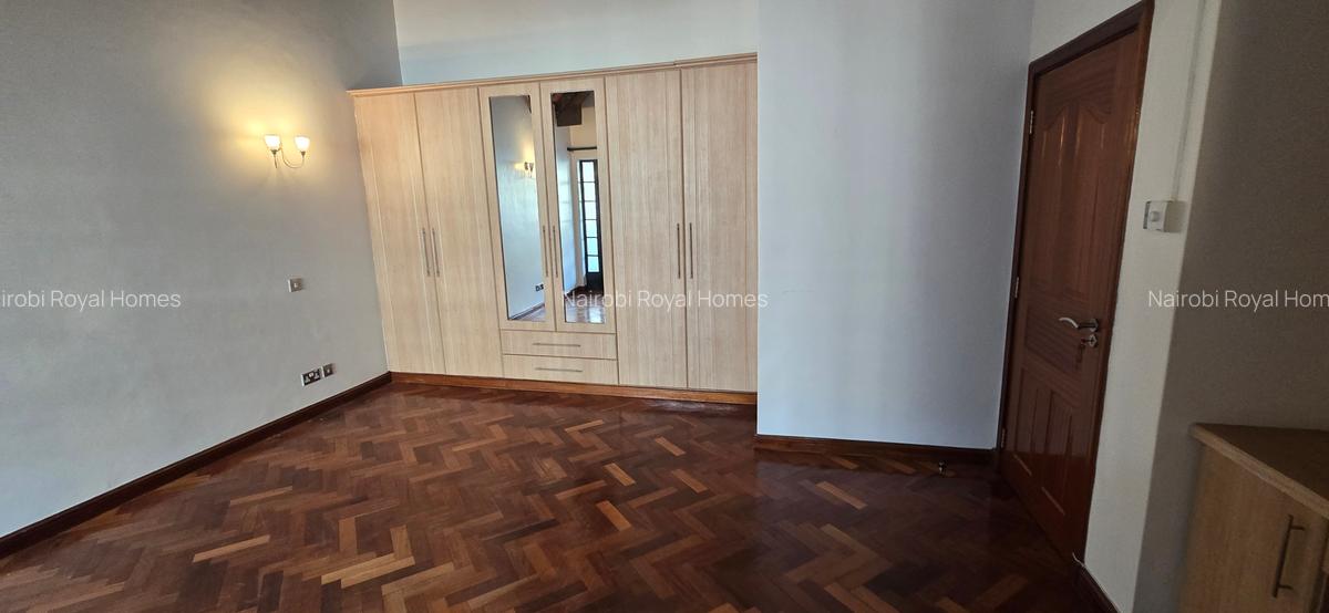 5 Bed Townhouse with En Suite at Lavington Green - 17