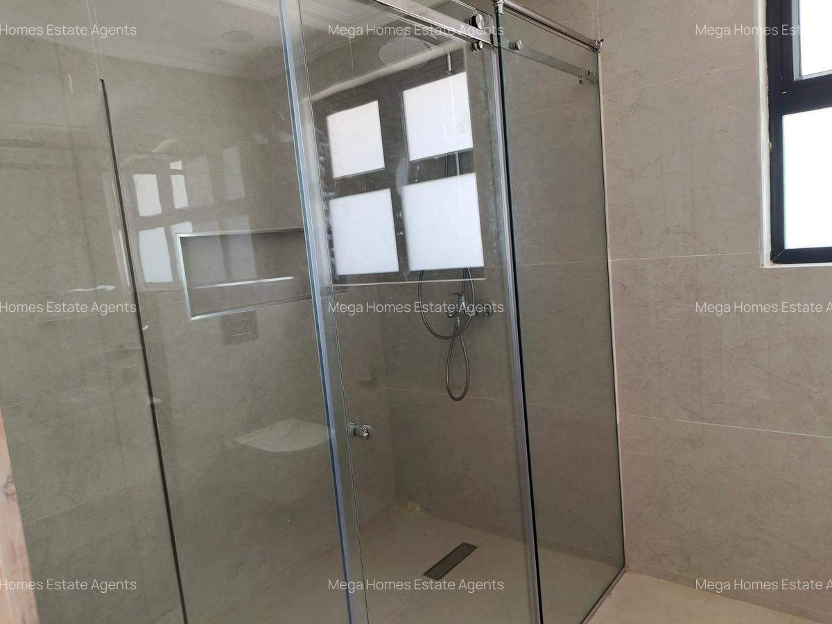 7 Bed House with En Suite in Runda - 14