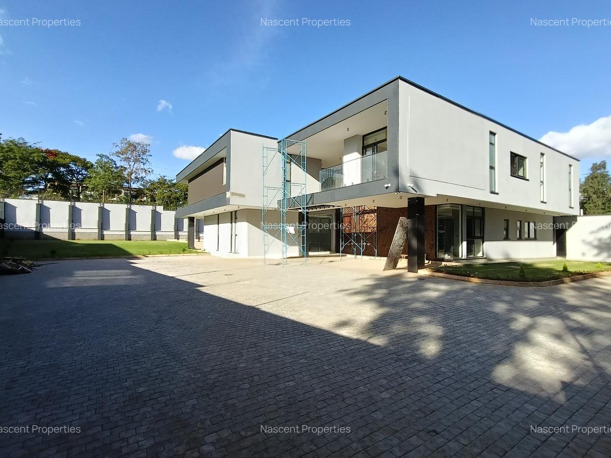 5 Bed House with En Suite in Nyari - 1