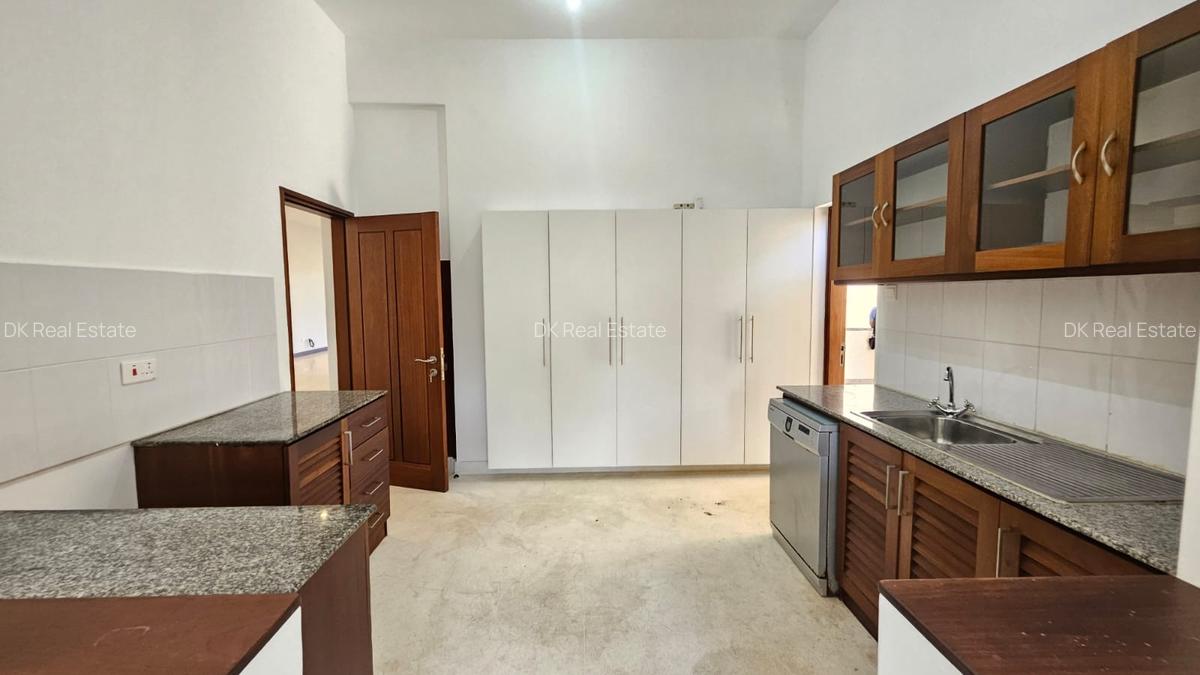 Serviced 3 Bed Apartment with En Suite at Sixth Avenue - 12