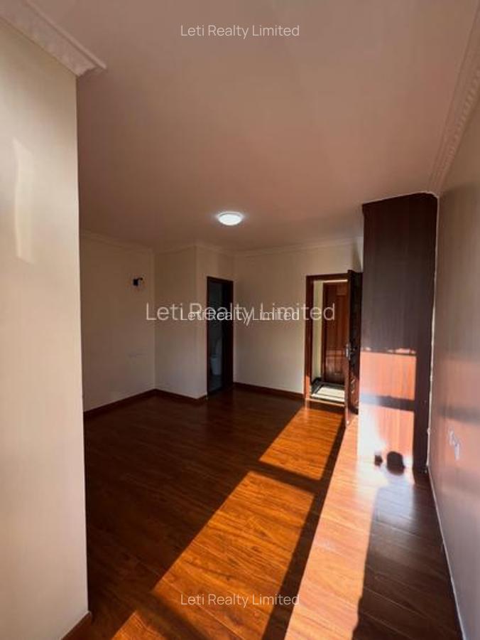 5 Bed Townhouse with En Suite in Lavington - 4