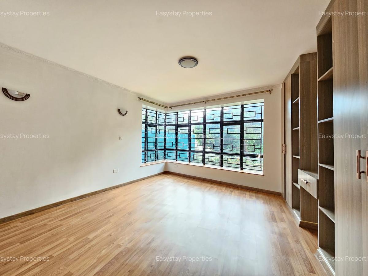 6 Bed Townhouse with En Suite in Lavington - 17