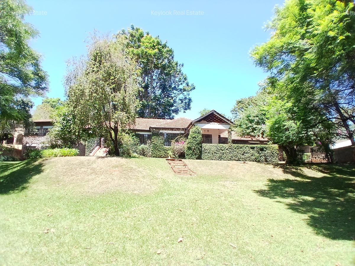 4 Bed House with En Suite at Lavington Green - 1