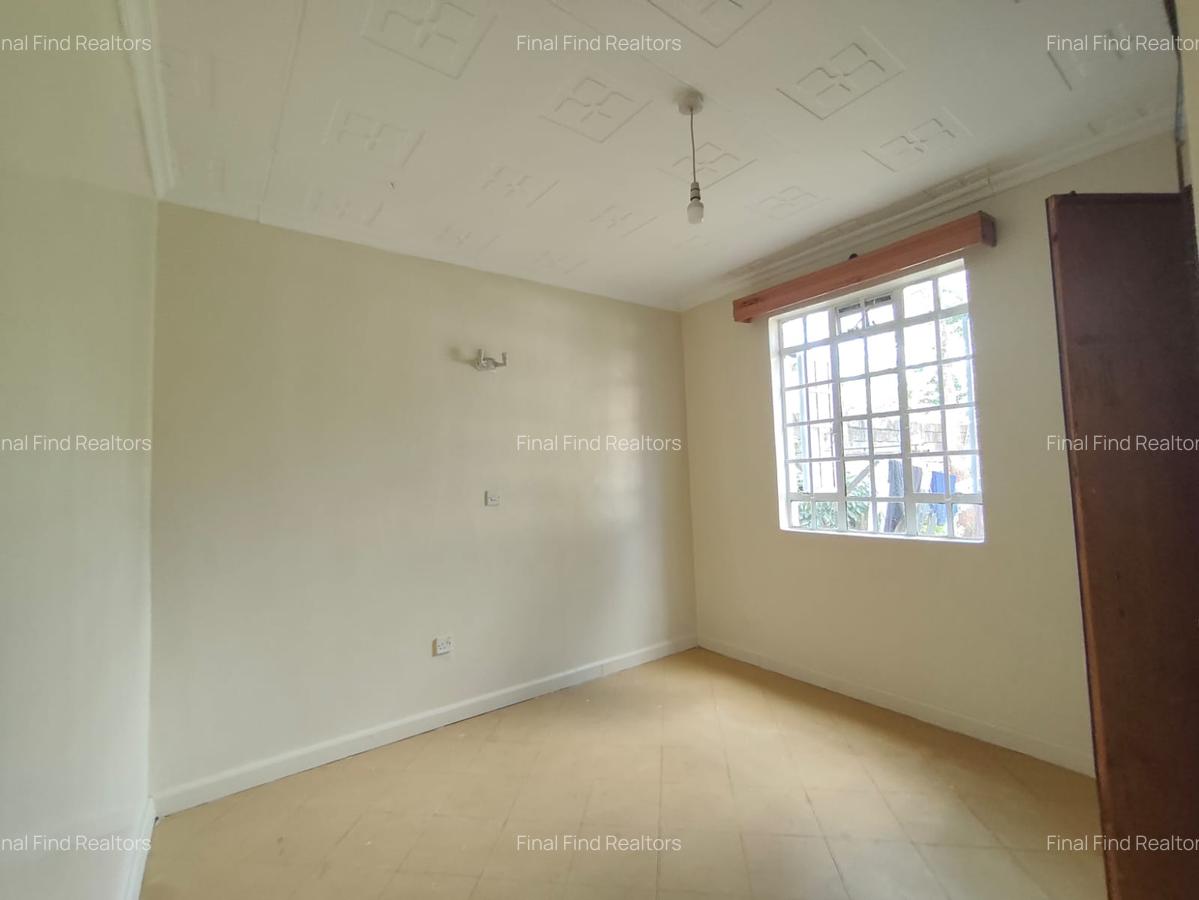 5 Bed House with En Suite in Runda - 10