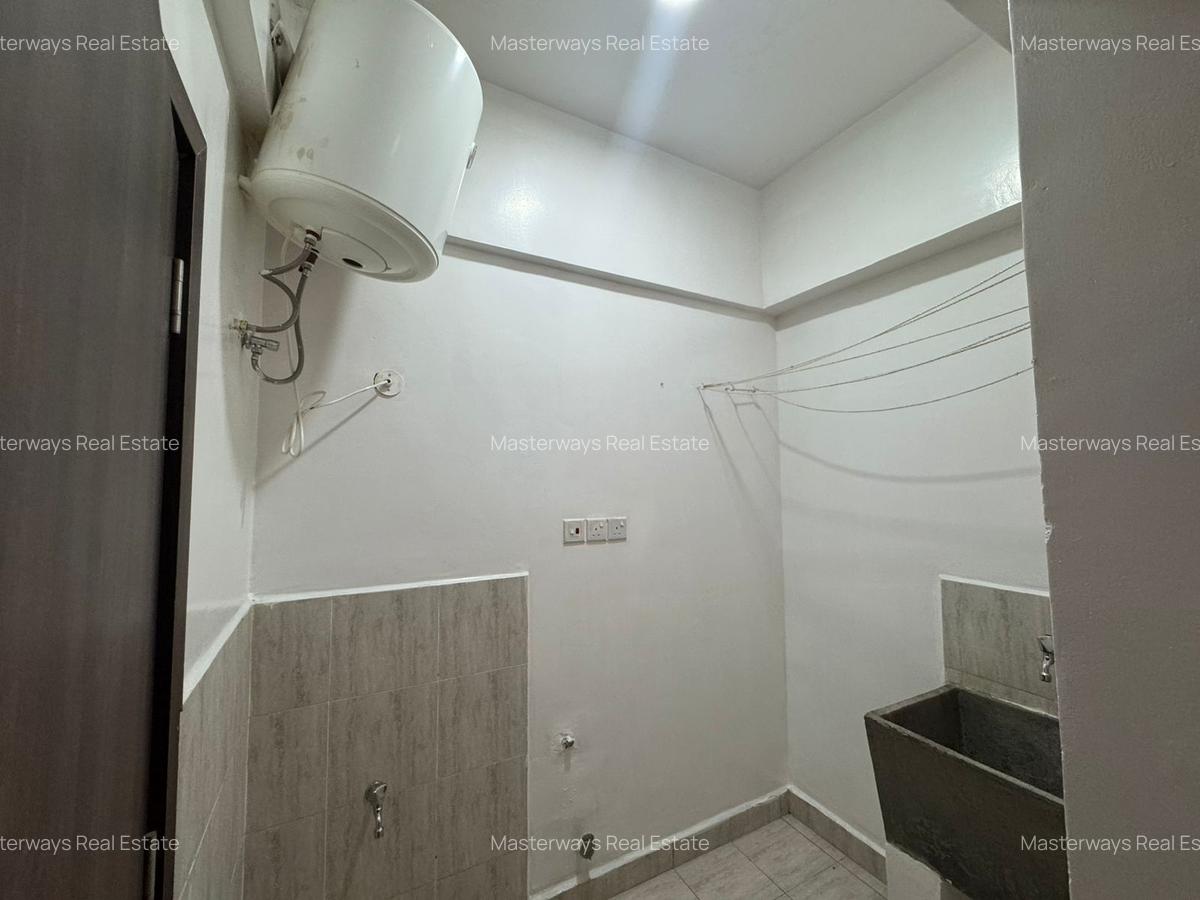 2 Bed Apartment with En Suite in Hurlingham - 4