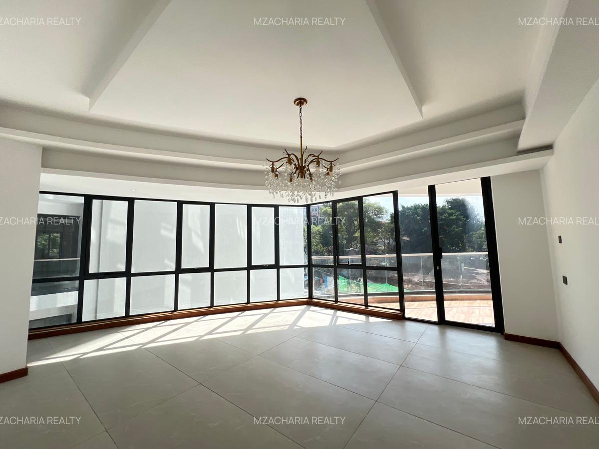 3 Bed Apartment with En Suite in Riverside - 10