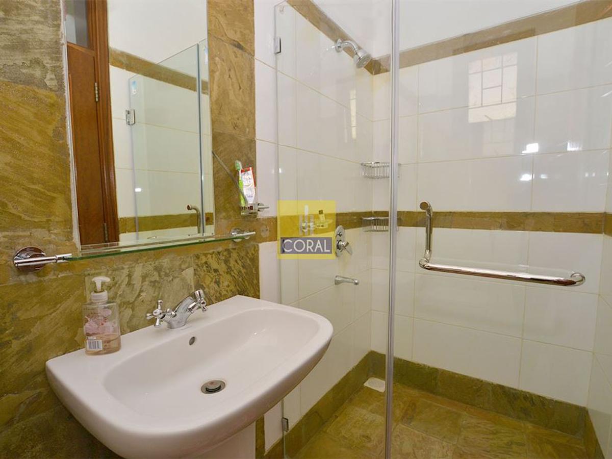 3 Bed Apartment with En Suite in Riverside - 15