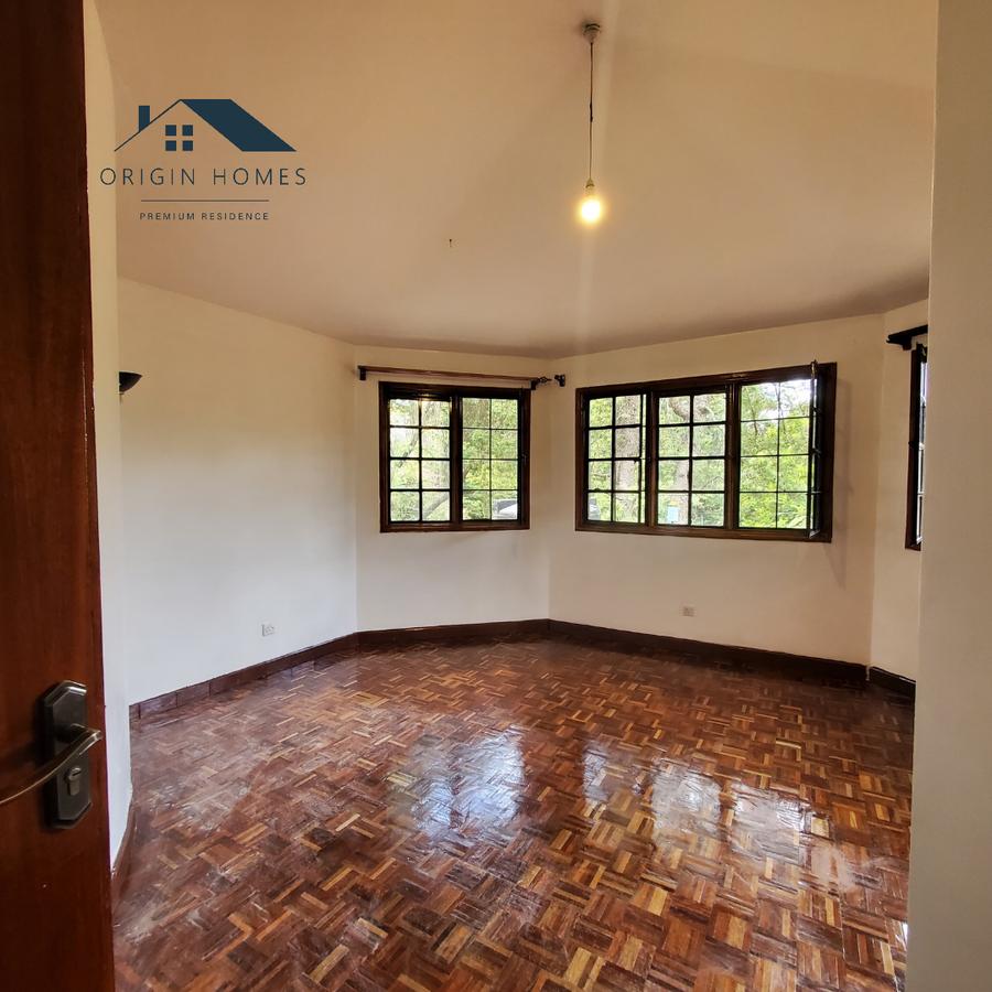 5 Bed Townhouse with En Suite at Lavington - 16