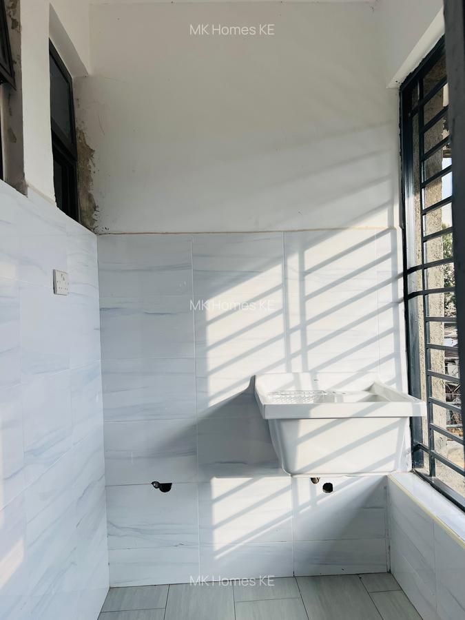 Studio Apartment with En Suite at Safari Park - 14