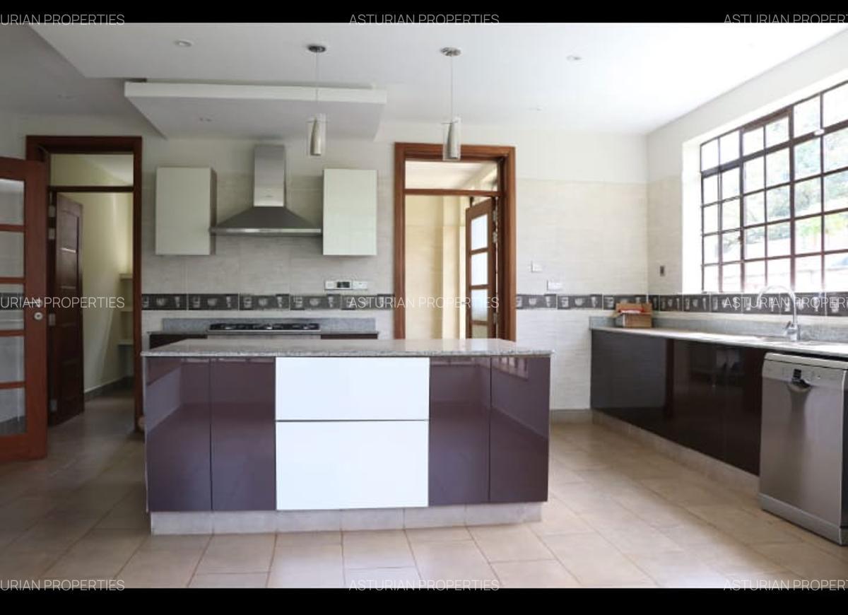 5 Bed Townhouse with En Suite in Runda - 3