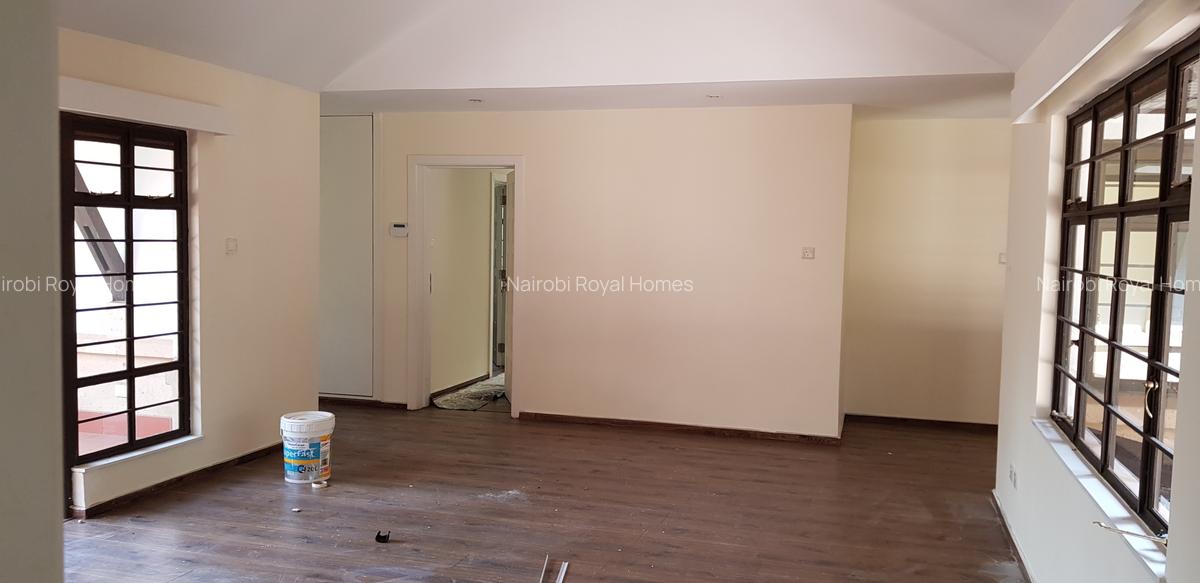 4 Bed Townhouse with En Suite at Rossline Lone Tree - 19