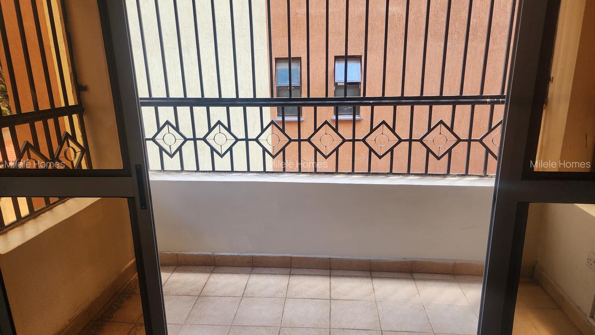 Serviced 3 Bed Apartment with En Suite at School Lane - 5