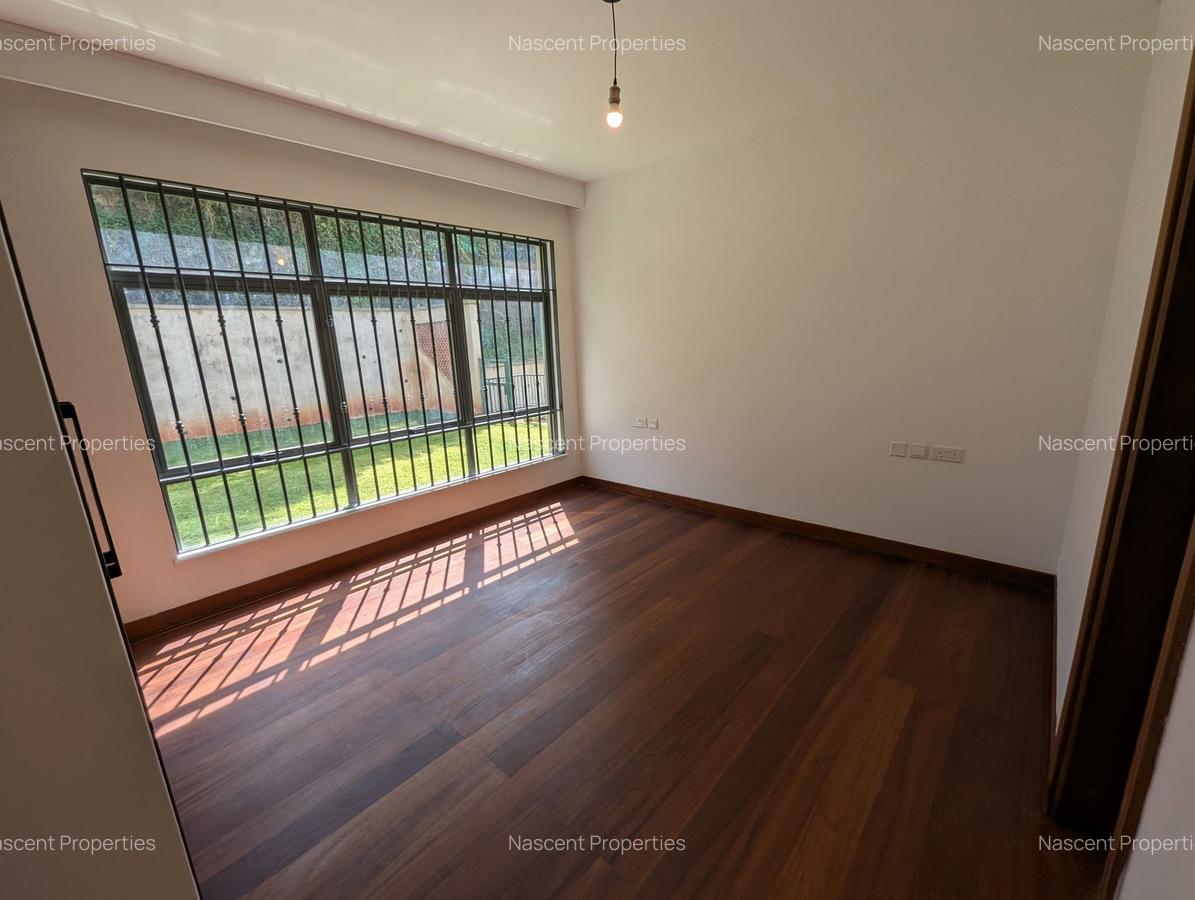 4 Bed Apartment with En Suite at Rosslyn - 17