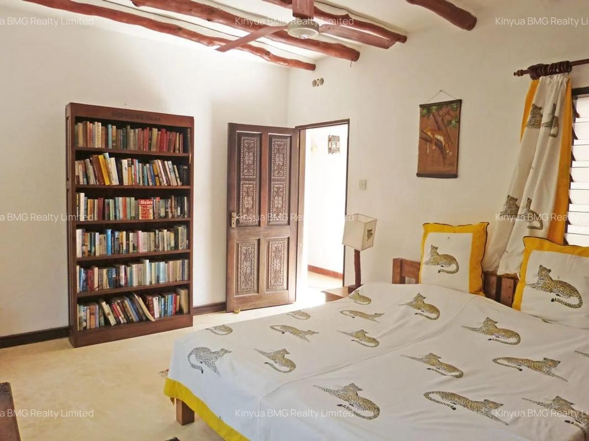 5 Bed Villa with En Suite in Watamu - 11