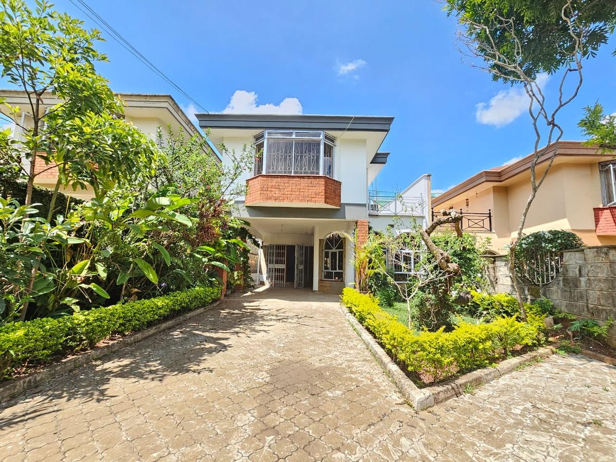 4 Bed House with En Suite in Spring Valley - 1