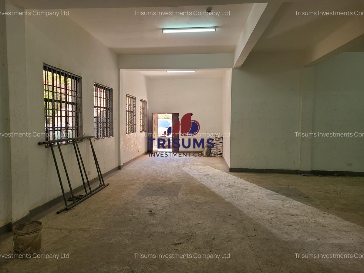 4,249 ft² Warehouse with Service Charge Included in Industrial Area - 6