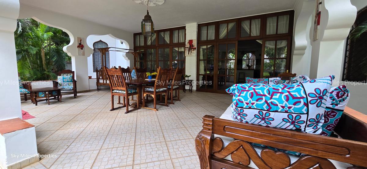 Serviced 3 Bed Apartment with En Suite at La-Marina - 13