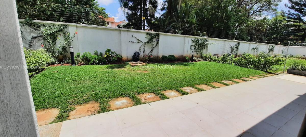 4 Bed Townhouse with En Suite at Lavington - 17