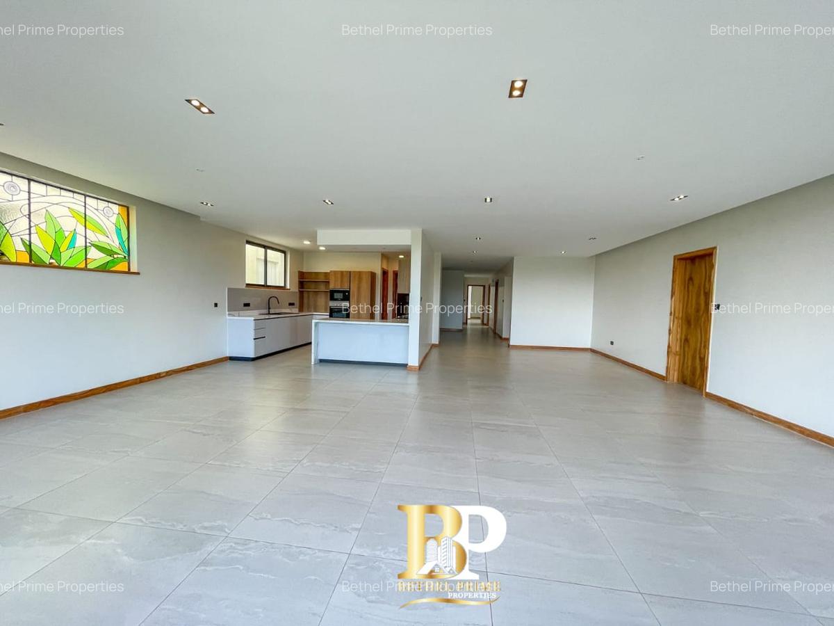 4 Bed Apartment with En Suite in Spring Valley - 2