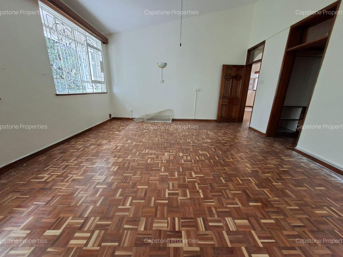 5 Bed House with En Suite in Nyari - 16