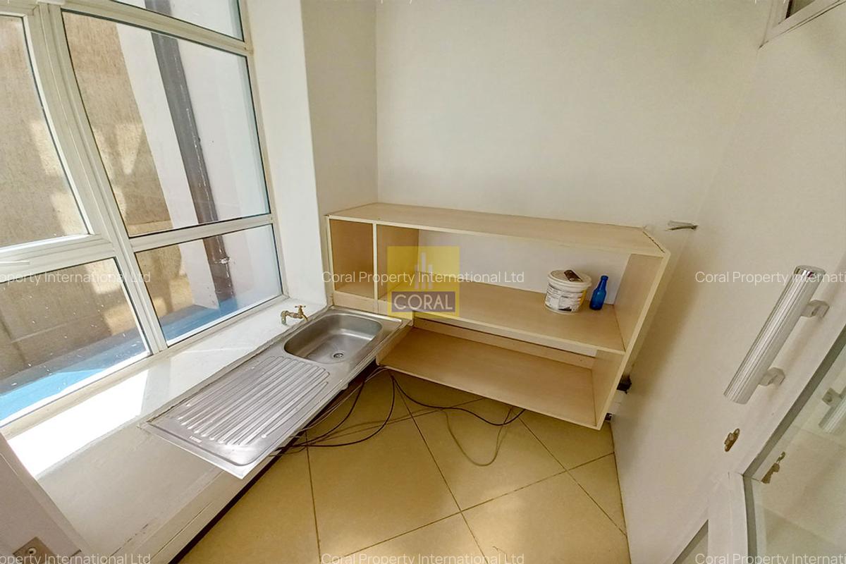 2,000 ft² Shop with Backup Generator in Westlands Area - 6