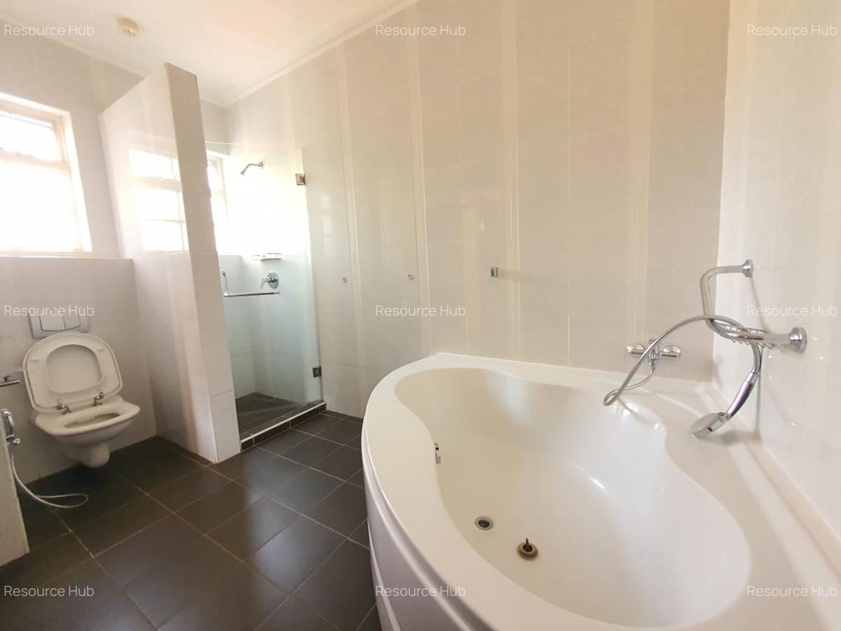 5 Bed House with En Suite at Kyuna - 14