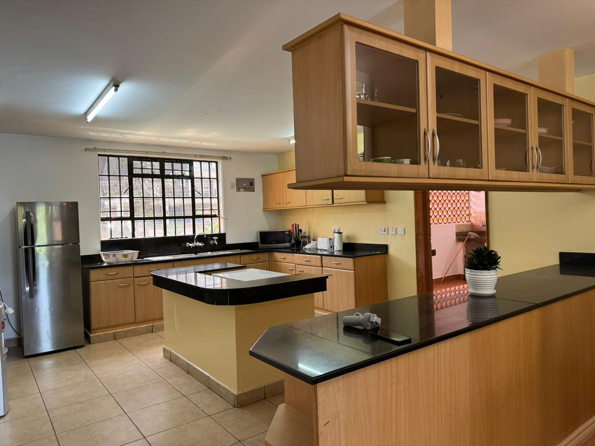 Furnished 3 Bed Apartment with En Suite in Brookside - 11