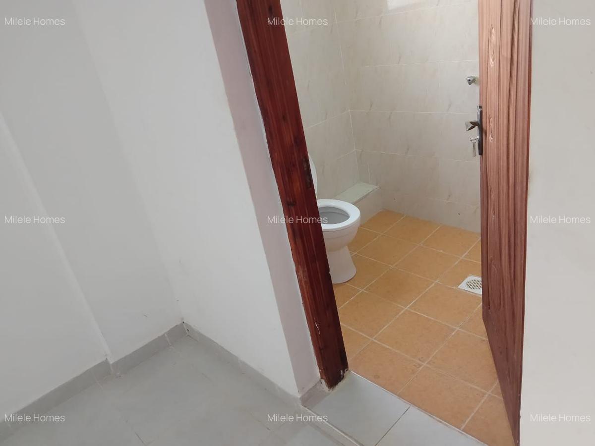 Serviced 2 Bed Apartment with En Suite in Garden Estate - 11