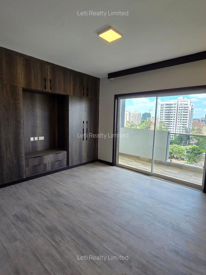 2 Bed Apartment with En Suite in Riverside - 17