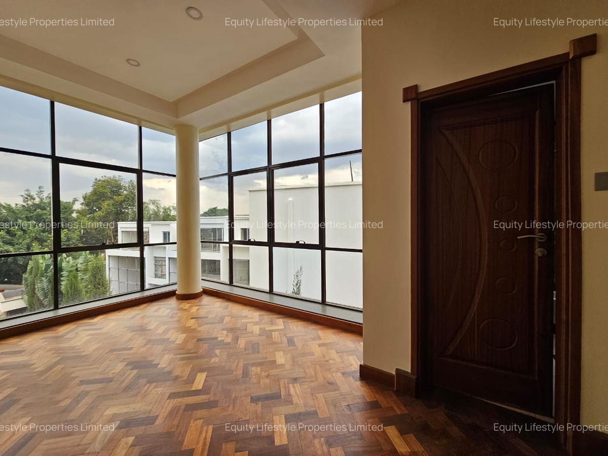 5 Bed Townhouse with En Suite in Lavington - 11