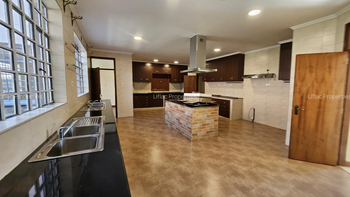 5 Bed House with En Suite in Runda - 7