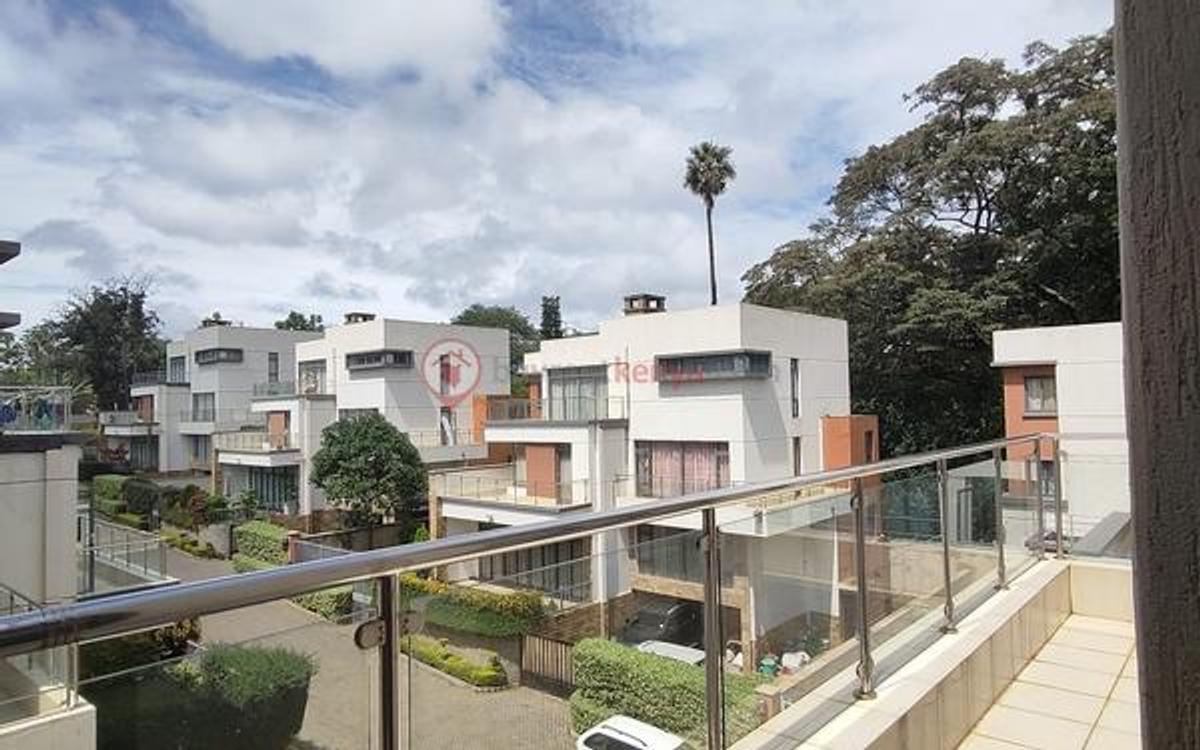 5 Bed Townhouse with En Suite at Lavington - 1