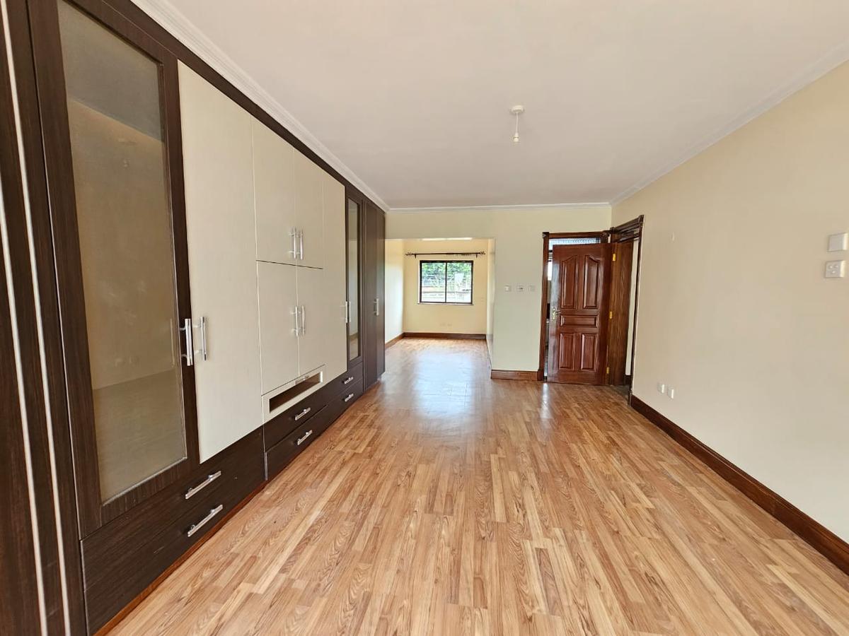 5 Bed Townhouse with En Suite in Spring Valley - 13