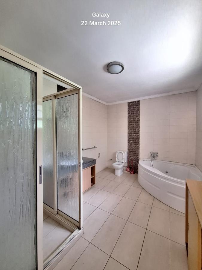 5 Bed House with En Suite at Lavington - 19